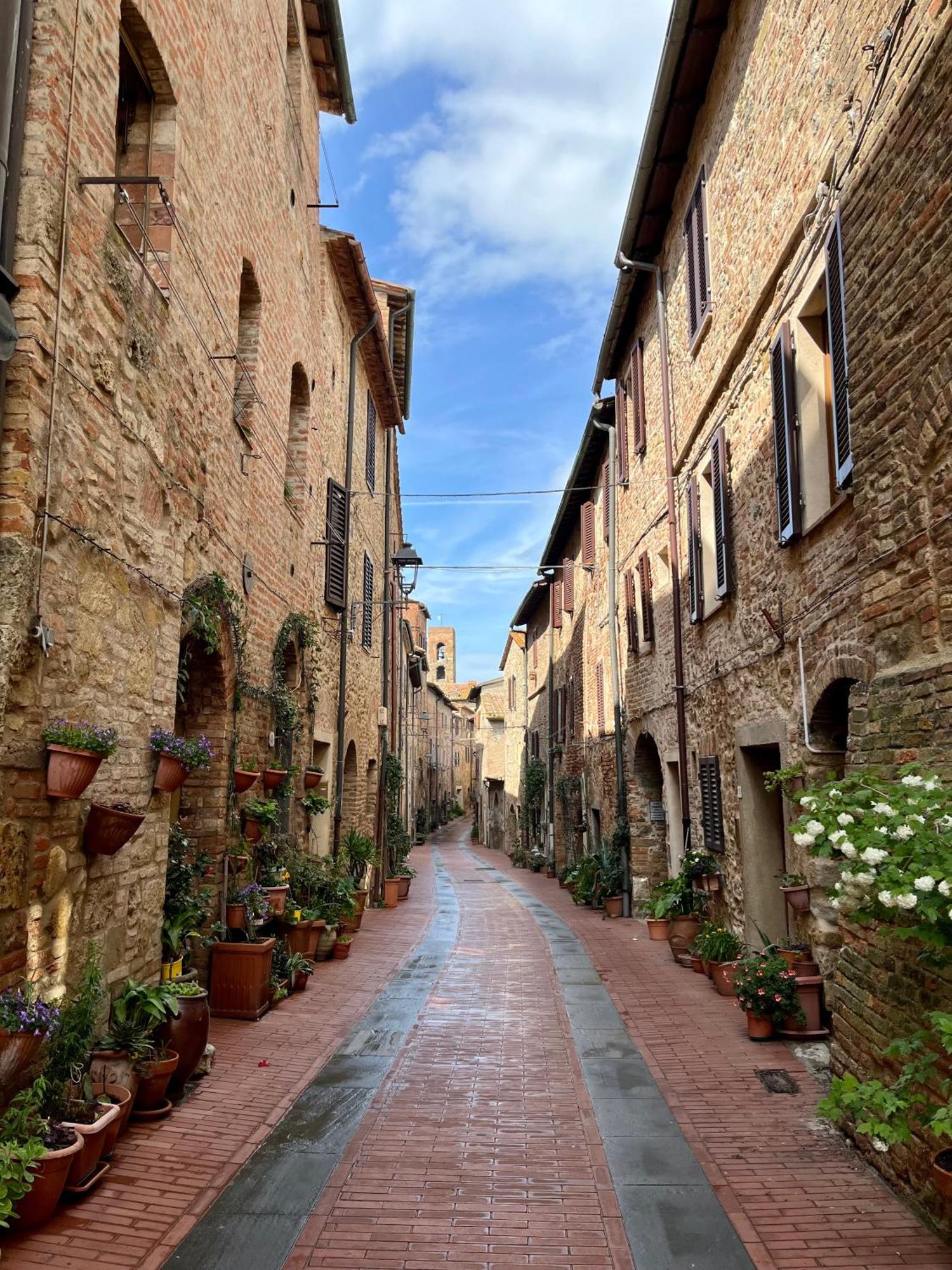 Appartamento Mirella In Centro Storico Casole dʼElsa Exterior foto