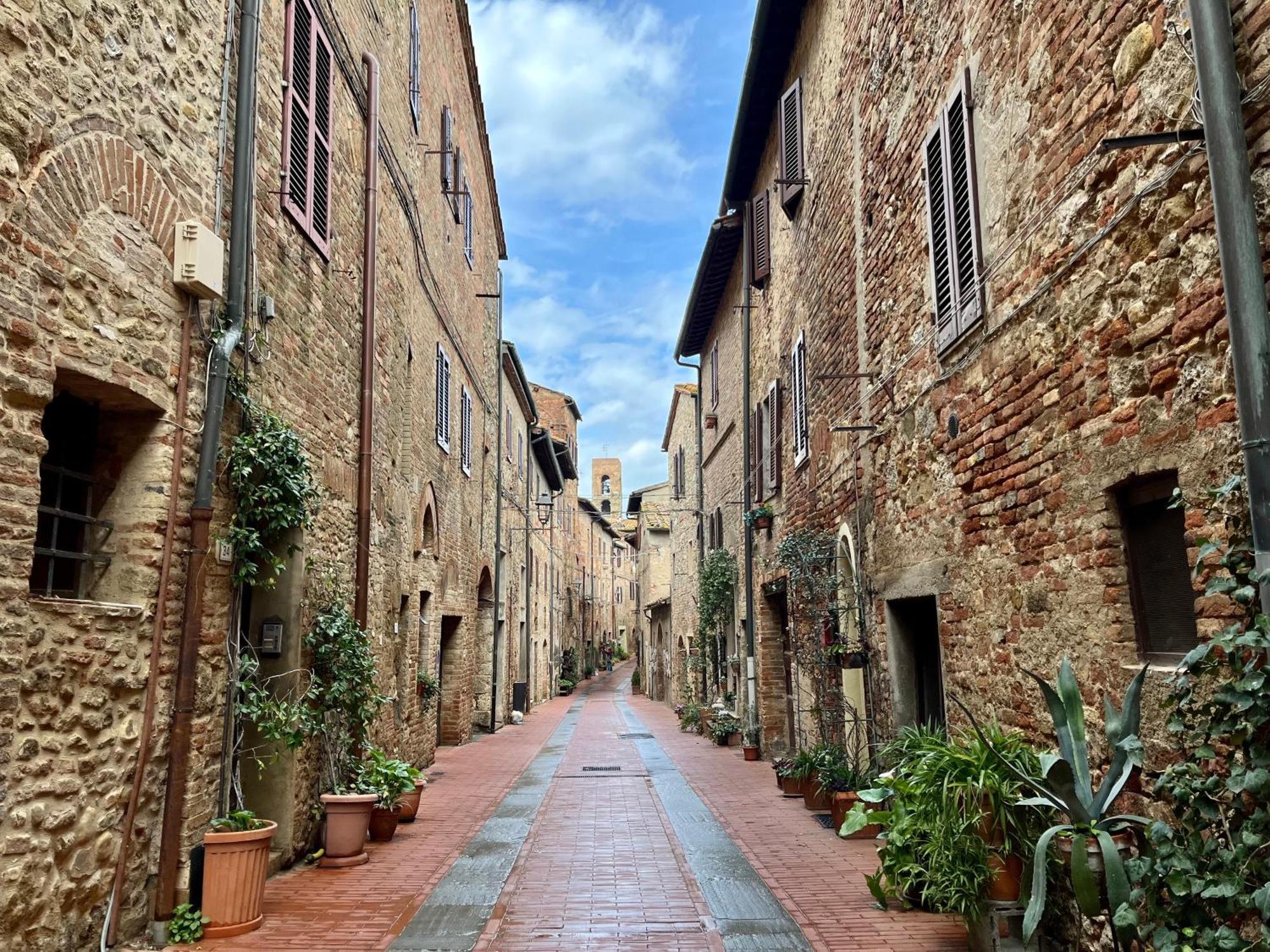 Appartamento Mirella In Centro Storico Casole dʼElsa Exterior foto
