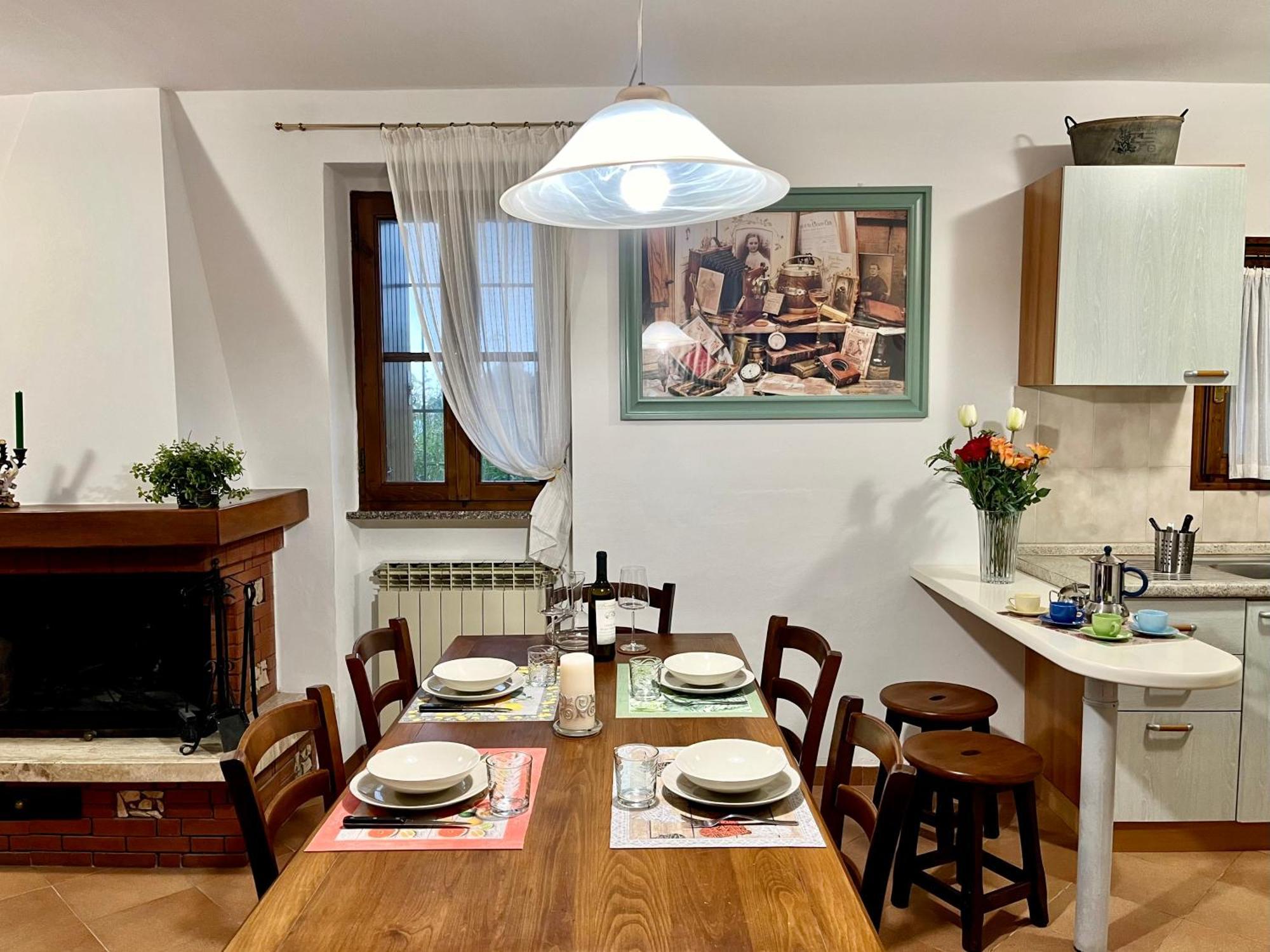 Appartamento Mirella In Centro Storico Casole dʼElsa Exterior foto